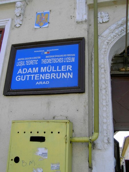 AMG_Schild.jpg - Banat-Besuch 2009 - 26.05.2009 - Arad   Gymnasium Adam-Müller-Guttenbrunn