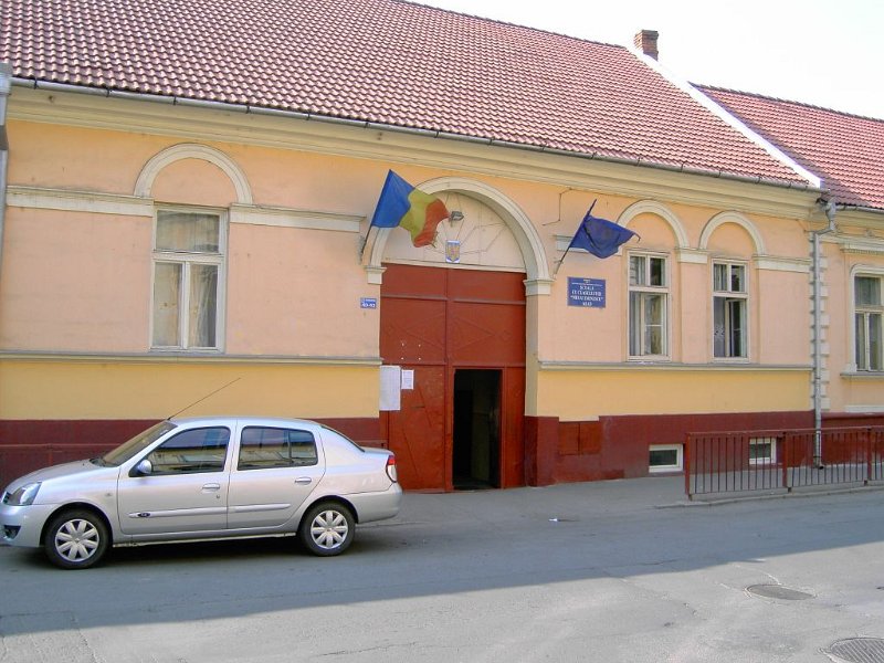 Grundschule.jpg - Banat-Besuch 2009 - 25.05.2009 - Arad   Gymnasium Adam-Müller-Guttenbrunn