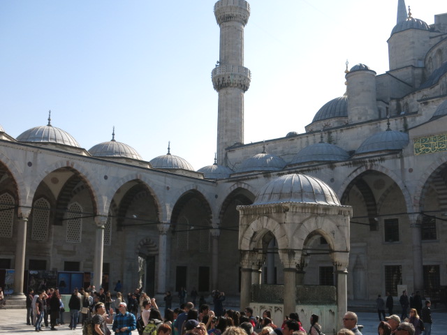 IMG_0022.JPG - Stadtführung Istanbul 2014 - 18.03.14  Blaue Moschee - Brunnen 