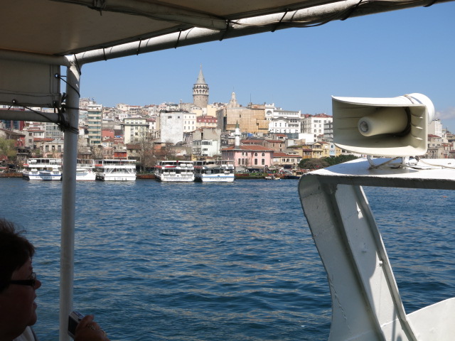 IMG_0048.JPG - Stadtführung Istanbul 2014 - 20.03.14  Galata-Turm vom Boot 