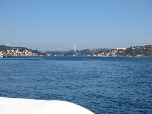 IMG_0057.JPG - Stadtführung Istanbul 2014 - 20.03.14  nördliche Bosporus-Brücke vom Boot 