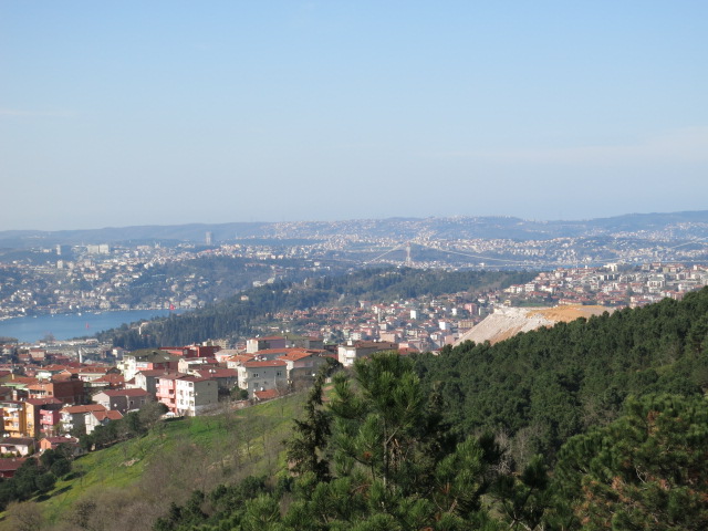 IMG_0061.JPG - Stadtführung Istanbul 2014 - 20.03.14  europäischer Teil vom Hügel, im Hintergund nördliche Bosporus-Brücke