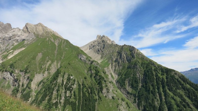 170807_Berge_vom_Aufstieg3.jpg - Lechtaler Alpen - 07.08.2017 - Berge vom Aufstieg Flirsch zur Ansbacher Hütte  Markus, Helmuth