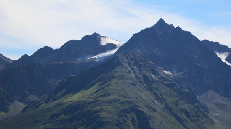 170807_Riffler_vom_Aufstieg_Zoom.jpg - Lechtaler Alpen - 07.08.2017 - Riffler vom Aufstieg Flirsch zur Ansbacher Hütte  Markus, Helmuth
