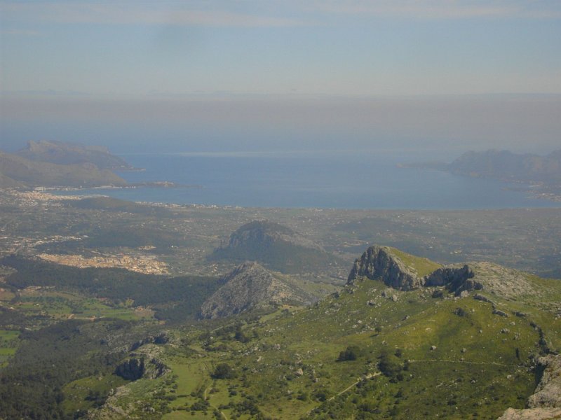 110331_Bucht_Pollentia.jpg - Mallorca-Wanderungen - 31.03.2011 Tomir  vom Gipfel - Bucht von Pollentia 