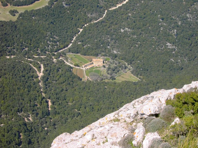 110331_Finca_an_Privatstrassen.jpg - Mallorca-Wanderungen - 31.03.2011 Tomir  vom Gipfel - versteckt: Finca an Privatstraßen