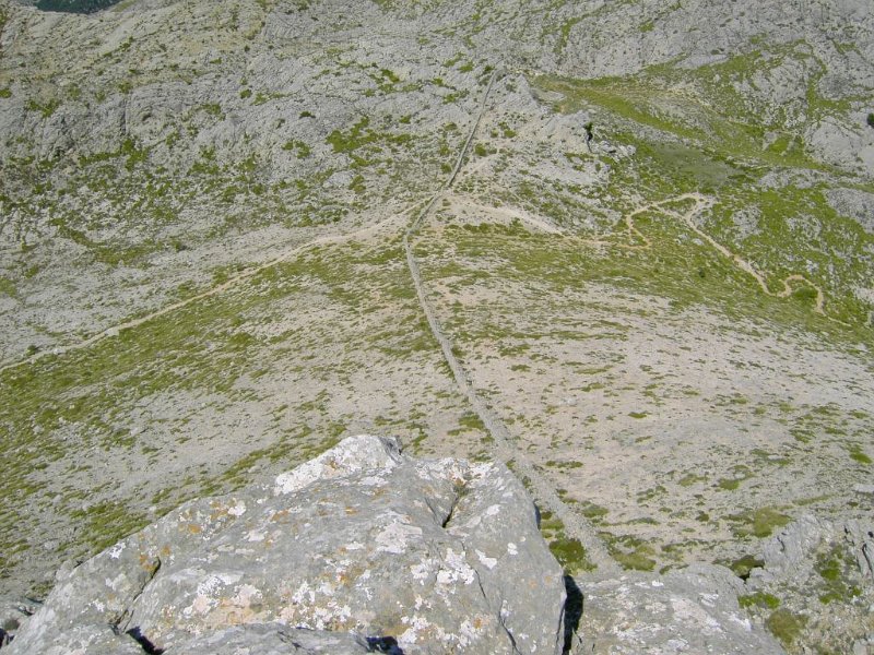 110406_CasesNeu.jpg - Mallorca-Wanderungen - 06.04.2011 Massanella   vom Gipfel - Sattel  