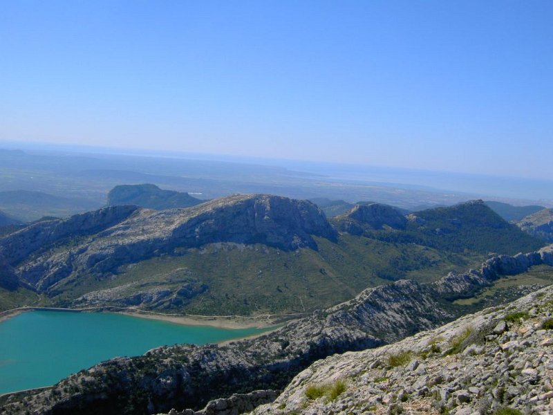 110407_Panorama4.jpg - Mallorca-Wanderungen - 07.04.2011 Penyal des Migdia    vom Gipfel - Cuber und die drei Gipfel