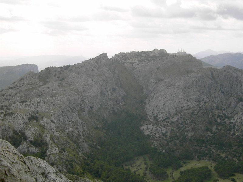 111021_links_vom_Cornadors_vom_Ofre.jpg - Mallorca-Wanderungen - 21.10.2011 Dreigipfeltour  vom L' Ofre - links von Cornadors 