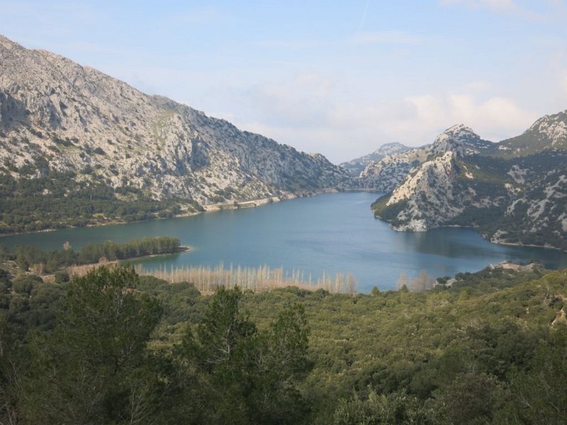 150313_Speicher_voll.jpg - Mallorca-Wanderungen - 13.03.2015 Tossals Verds  vom Rückweg - Gorg Blau, voller Speicher