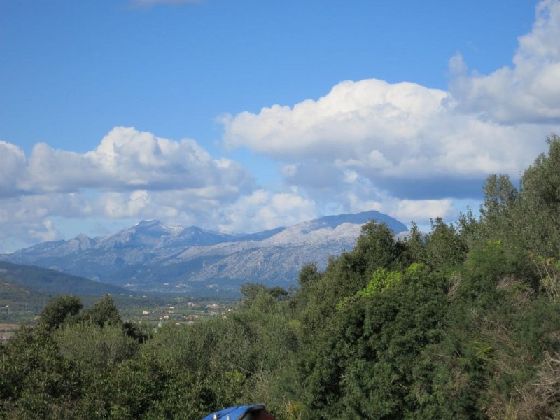 150315_Berge_Schnee.jpg - Mallorca-Wanderungen - 15.03.2015 Talaia d' Alcudia  vor dem Aufstieg - Berge mit Schnee