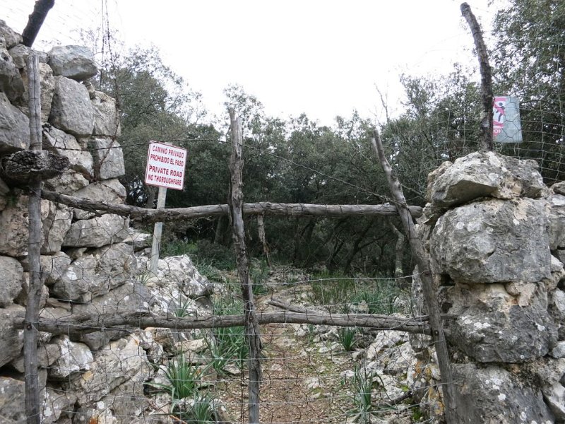 150316_Spass-Bremse.jpg - Mallorca-Wanderungen - 16.03.2015 Mancor de Val  Ende der Wanderung - Spaß-Bremse