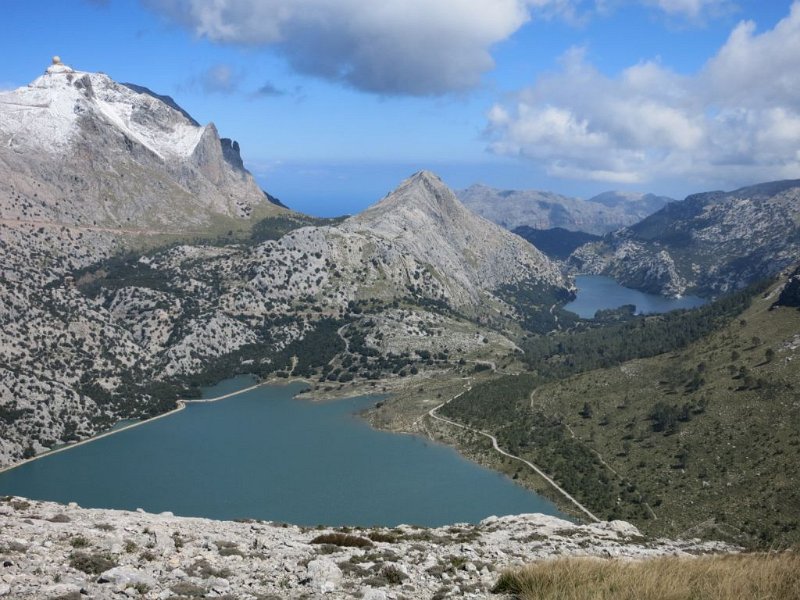 150326_Speicher_uebervoll.jpg - Mallorca-Wanderungen - 26.03.2015 Teil-Dreigipfeltour  vom Rateta - beide Speicher übervoll