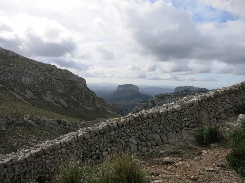 151008_Aussicht_Inselmitte.jpg - Mallorca-Wanderungen - 08.10.2015 Tossals Verds  vom Moro de Cuber - Aussicht auf das Inselinnere