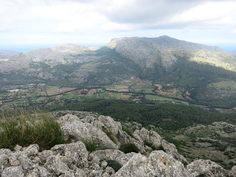 151009_Val_March.jpg - Mallorca-Wanderungen - 09.10.2015 Cuculla de Fartaritx  vom Gipfel - Val de March