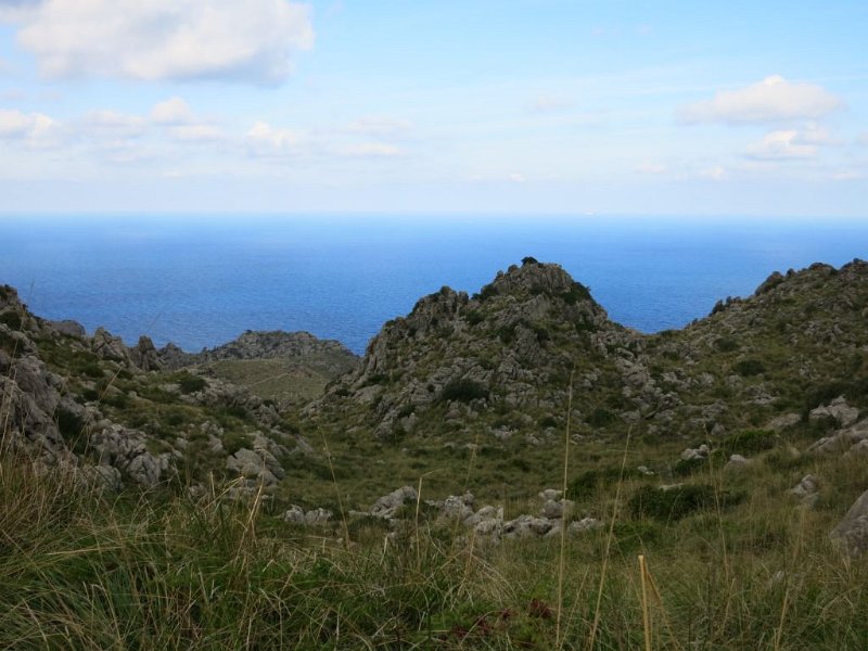 151010_Sicht_Meer.jpg - Mallorca-Wanderungen - 10.10.2015 Mortitx  vom Hinweg - erster Meeresblick