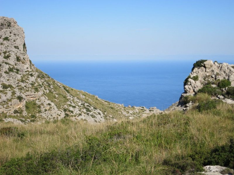 151011_Sicht_Meer.jpg - Mallorca-Wanderungen - 11.10.2015 Puig Roig (Sonntagswanderung)  am Anfang - Erster Blick zum Meer