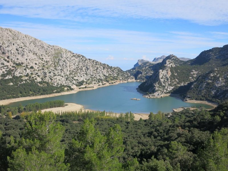 151012_Gorg_Blau.jpg - Mallorca-Wanderungen - 12.10.2015 Massanella  auf dem Hinweg - Gorg Blau (wenig Wasser)