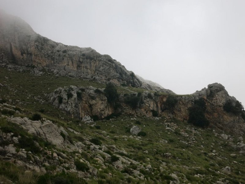 151015_Berge_andere.jpg - Mallorca-Wanderungen - 15.10.2015 Puig Tomir  kurz vor Umrundung - anderer Berg