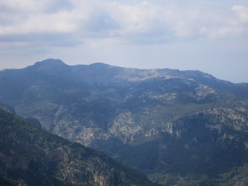 151017_Berge_Sueden.jpg - Mallorca-Wanderungen - 17.10.2015 Bianaraix - Es Cornador  vom Gipfel Es Cornador - Berge Richtung Süden