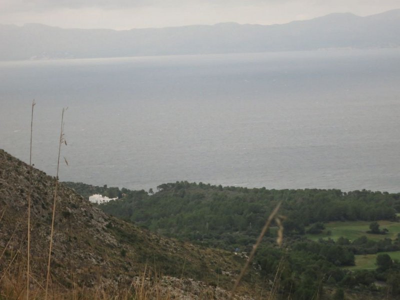 151020_Casa_Blanca.jpg - Mallorca-Wanderungen - 20.10.2015 Talaia d' Alcudia  vom Aufstieg - Casa Blanca (Fondacion) 