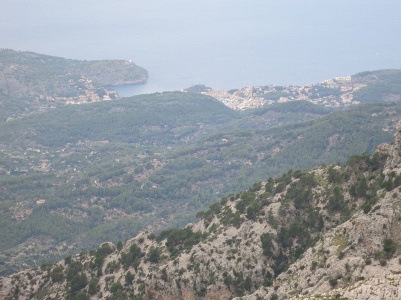 151025_Port_Soller.jpg - Mallorca-Wanderungen - 25.10.2015 L' Ofre, Barrancons, Coma Sema  vom Gipfel - Port de Soller ohne Sonne