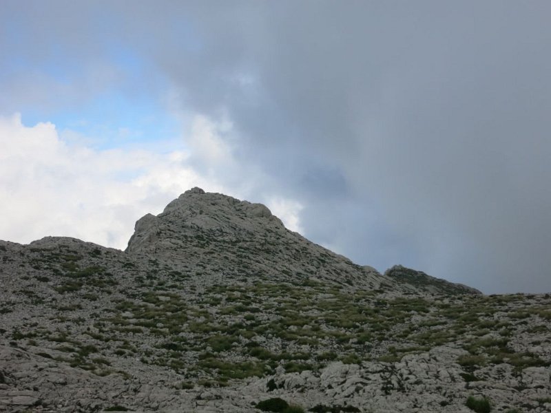 151027_drueber.jpg - Mallorca-Wanderungen - 27.10.2015 Massanella über Galileu   vom Gipfel - der zweite Nebengipfel