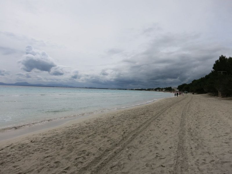 160405_Wolken.jpg - Mallorca-Wanderungen - 05.04.2016 Strandwanderung  von der Bucht  - Wolken über Can Picafort