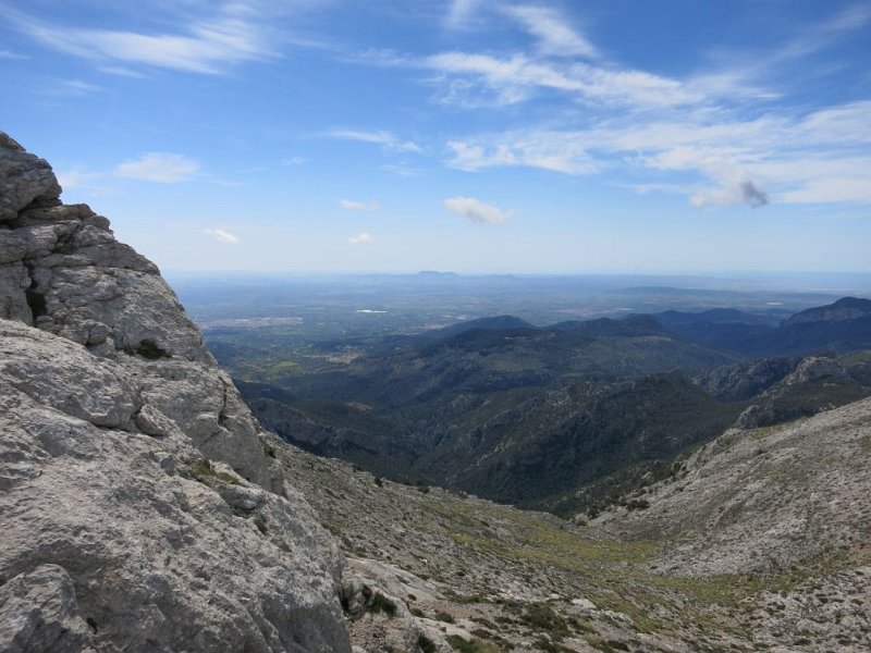 160411_Ebene.jpg - Mallorca-Wanderungen - 11.04.2016 Massanella  vom Aufstieg  - Blick in die Ebene (Sa Plana)