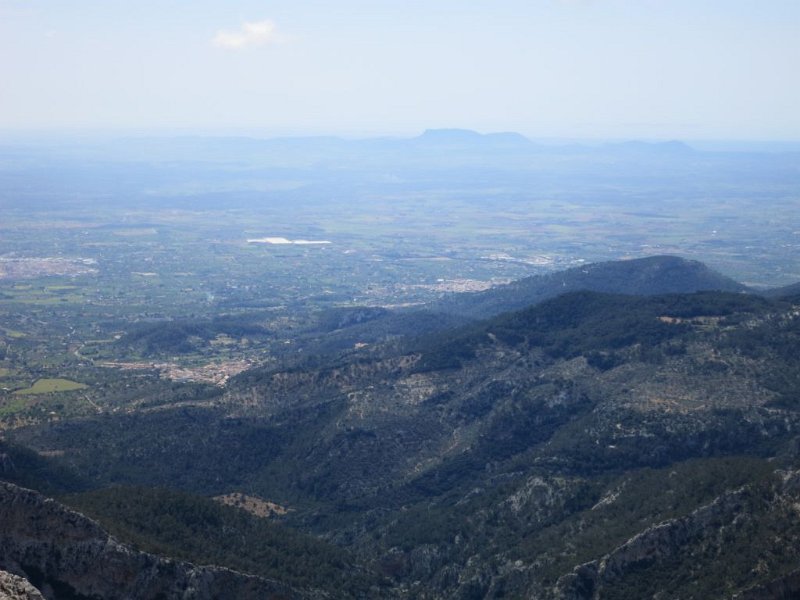 160411_Ebene_Zoom.jpg - Mallorca-Wanderungen - 11.04.2016 Massanella  vom Aufstieg  - Blick in die Ebene (Sa Plana) - Zoom 