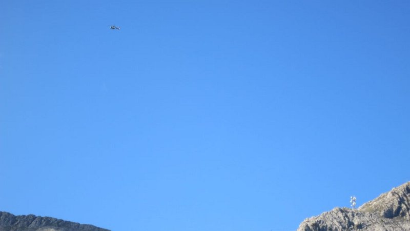 161028_Heli.jpg - Mallorca-Wanderungen - 28.10.2016  Tossals Verds   vom Gipfel  -  Hubschrauber (ich habe ihn nicht gerufen) 