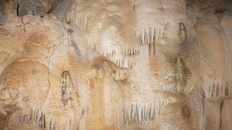 161029_Cova_2.jpg - Mallorca-Wanderungen - 29.10.2016  Sa Cova Tancada   in der Höhle  -  zweiter Raum