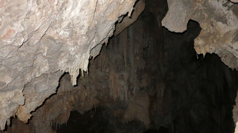 161029_Cova_3.jpg - Mallorca-Wanderungen - 29.10.2016 Sa Cova Tancada   in der Höhle  -  nächster Raum (komm wieder mit einer Schnur)