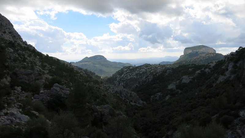 161014_Berge_Osten.jpg - Mallorca-Wanderungen - 14.10.2016 Refugi Tossals Verds  vom Hinweg  -  Berge Richtung Osten