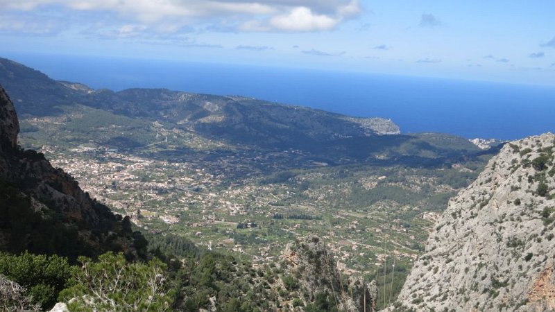 170402_Soller_Port.jpg - Mallorca-Wanderungen - 02.04.2017 Biniaraix  vom Aufstieg  - Soller und Port de Soller bis Leuchtturm