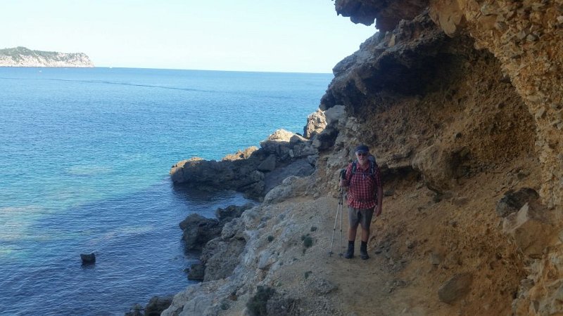 171013_Zugang_Bucht_L.jpg - Mallorca-Wanderungen - 13.10.2017 Talaia d' Alcudia und Platja de Coll Baix  Lennart, Anton, Helmuth - Zugang zur Bucht (Foto Lennart)