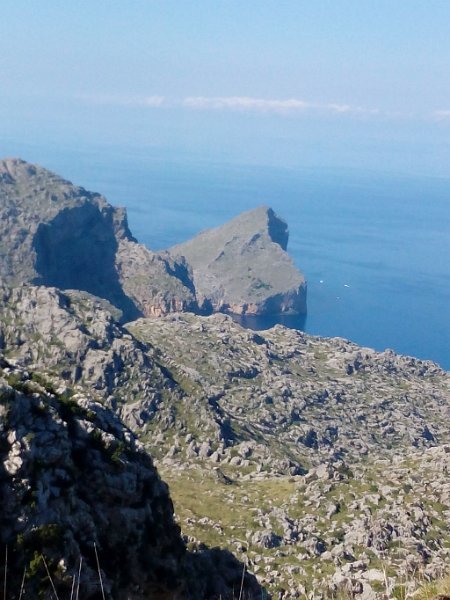 171015_Felsen_Meer.jpg - Mallorca-Wanderungen - 15.10.2017 Sonntags-Wanderung (um den Puig Roig)   Felsenformationen am Meer
