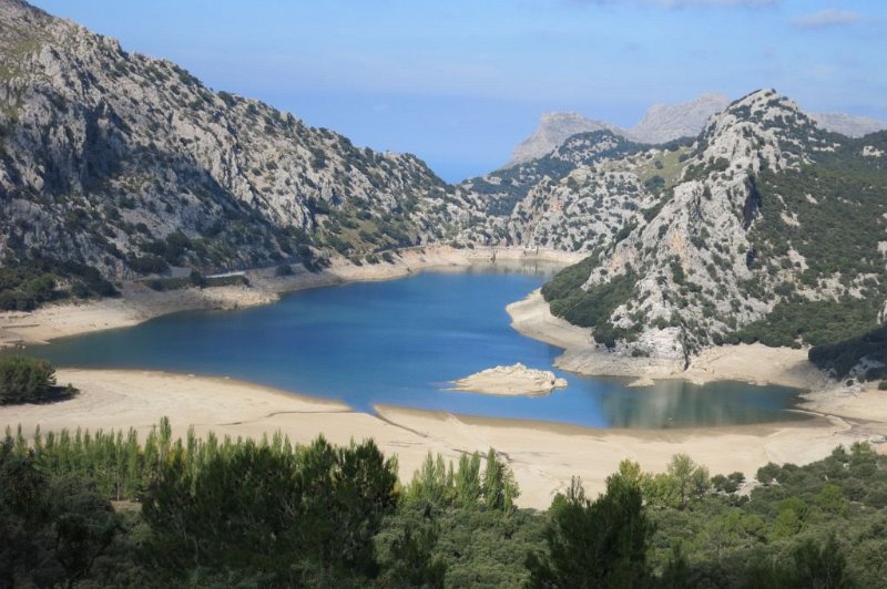 171016_Gorg_Blau.jpg - Mallorca-Wanderungen - 16.10.2017 Tossals Verds   Gorg Blau - Wasser wird trotzdem zum Cuber abgeleitet 