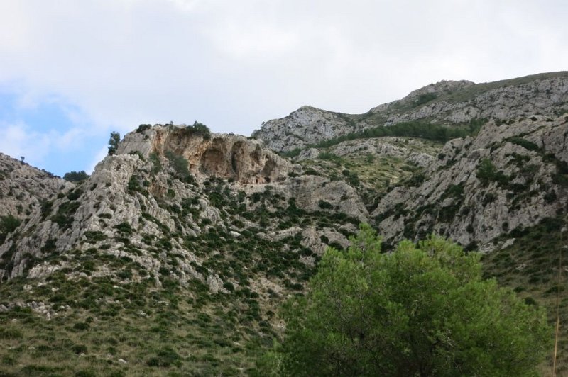 171023_Hoehle.jpg - Mallorca-Wanderungen - 23.10.2017 Talaia d' Alcudia von Victoria   Rückweg - Höhlen unterhalb Talaia