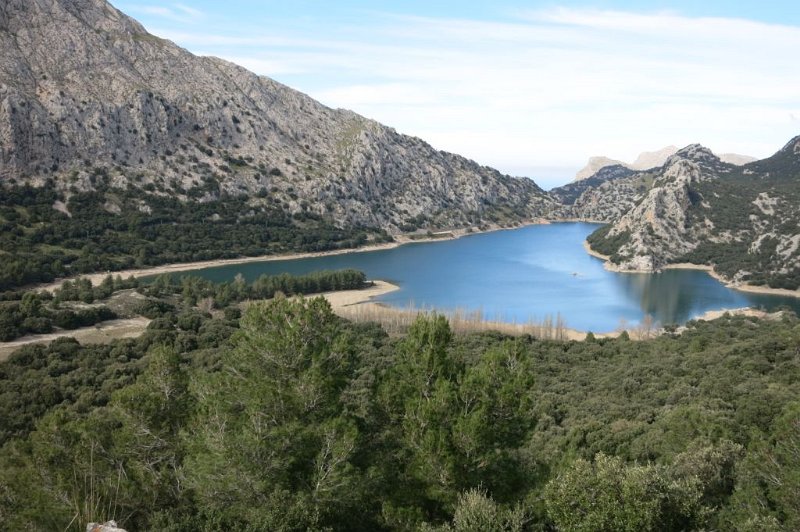 180309_Gorg_Blau.jpg - Mallorca-Wanderungen - 09.03.2018   Refugi Tossals Verds  vom Rückweg  -  Stausee Gorg Blau