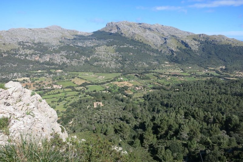 180312_valMarch_1.jpg - Mallorca-Wanderungen - 12.03.2018  cami del Ninot - cami de can Romi  vom Aufstieg  -  March-Tal