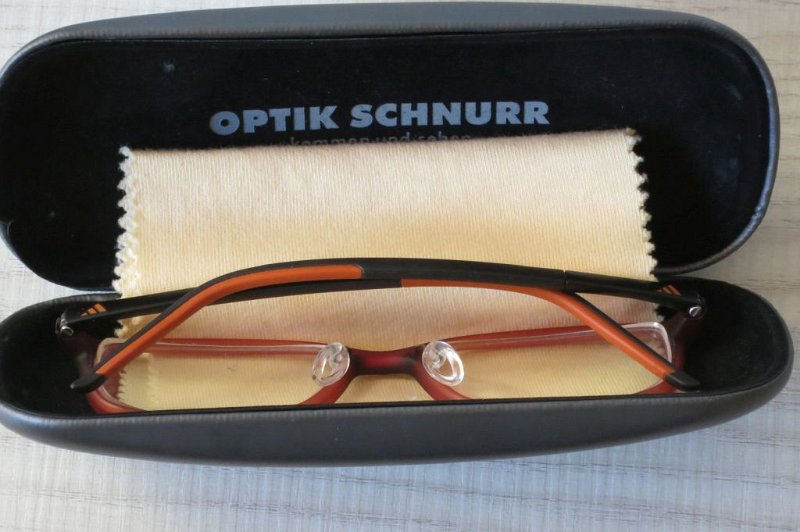 180314_BrilleUrsula1.jpg - Mallorca-Wanderungen - 14.03.2018  Biniaraix-Fornaluitx  lost and found  -  Brille von Ursula