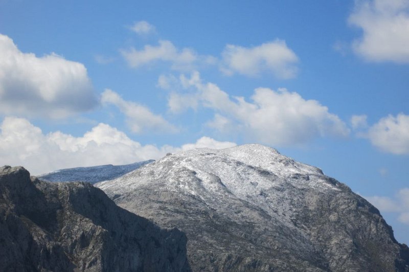 180322_Tomir.jpg - Mallorca-Wanderungen - 22.03.2018  Cuculla de Fartaritx  vom Gipfel  -  der Schnee ist fast weg auf dem Puig Tomir