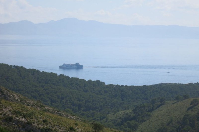 181013_Auslauf_Schiff.jpg - Mallorca-Wanderungen - 13.10.2018 Talaia d' Alcudia - vom Hinweg   Schiff läuft aus