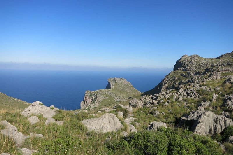 181025_Meer.jpg - Mallorca-Wanderungen - 25.10.2018 Mortitx - vom Abstieg   zum ersten Mal Sicht auf das Meer