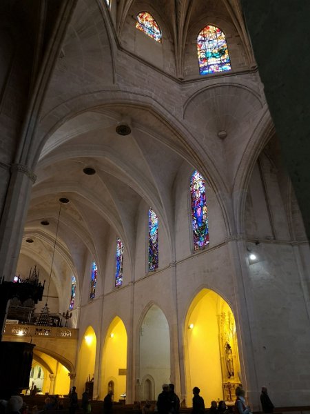 190313_Kirche_A.jpg - Mallorca-Wanderungen - 13.03.2019 Sineu - in der Kirche  Kirchenraum zur Orgel (Foto Anton)