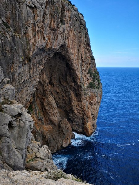 190314_Hexenhoehle_A.jpg - Mallorca-Wanderungen - 14.03.2019 Hexenhöhle, Mortitx - vom Aussichtspunkt  Hexenhöhle (Foto Anton)