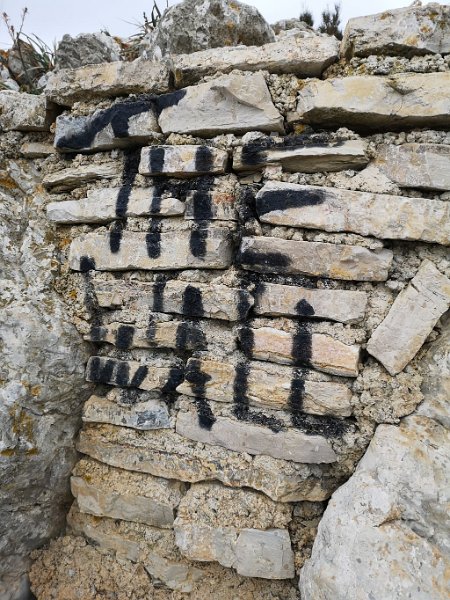 190318_the_wall_A.jpg - Mallorca-Wanderungen - 18.03.2019 Talaia d'Alcudia, Coll de Baix - am Gipfel  The Wall (Foto Anton)