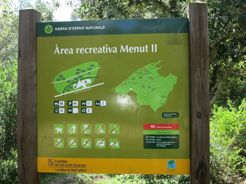 191006_Verbote.jpg - Mallorca-Wanderungen - 06.10.2019 - Binifaldo -  beim Freizeitpark   was man alles verbieten kann