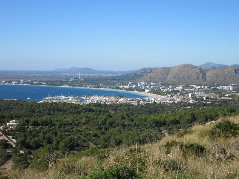 191009_Bucht.jpg - Mallorca-Wanderungen - 09.10.2019 - Talaia - vom Aufstieg Vaume  Bucht und Hafen Alcudia